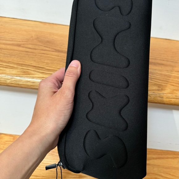 SKIMS clutch - Picture 4 of 7